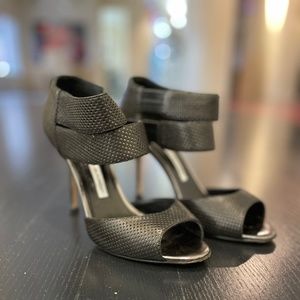 Manolo Blahnik gently worn black heels size 38.5 (8.5)